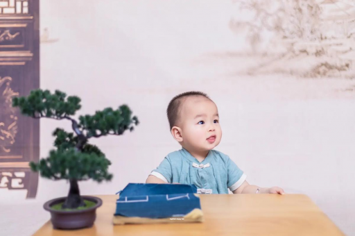 遵义宝宝眼睛突然肿了